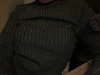 Ik ben een sensuele en zelfverzekerde vrouw met prachtige, volle borsten en een ontembare lust voor passie. Thuis kom ik veel te kort, en ik verlang naar iemand die me écht weet te prikkelen. Mijn gedachten dwalen vaak af naar spannende avonturen, en ik ben altijd in de stemming om te genieten. Ben jij degene die me kan geven wat ik mis? Laat me niet te lang wachten…