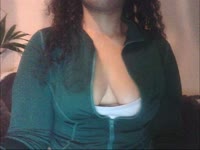 Ik ben een exotische, prachtige Caribische dame met een ongekende passie voor het leven en alles wat erbij komt kijken. Mijn warme uitstraling en sensuele energie zullen je direct betoveren, en ik ben hier om je mee te nemen op een reis van verleiding en plezier.Ben jij op zoek naar een hete, verleidelijke ervaring die je niet snel zult vergeten? Kom dan bij mij, de Caribische stoute dame die weet wat ze doet. Ik combineer de passie van de tropen met een ondeugende flair die jou gegarandeerd in vuur en vlam zal zetten.Met mijn exotische charme, speelse houding en avontuurlijke geest neem ik je mee naar een wereld van plezier en opwinding. Of je nu hebt in een flirterige chat, een uitdagend spel of iets dat je grenzen opzoekt, ik ben hier om jouw verlangens te vervullen.Dus, waar wacht je nog op? Kom bij mij en ontdek de magie van de Cariben, direct vanuit de privacy van jouw scherm. Ik ben klaar om je te verrassen, te prikkelen en je te laten verlangen naar meer. Durf jij het aan?