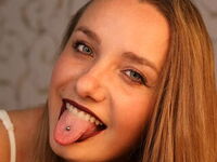 naked girl with webcam masturbating with dildo BelleCox