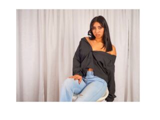camgirl playing with sex toy AngelesQueens