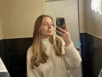 chat room webcam photo AryaThomas