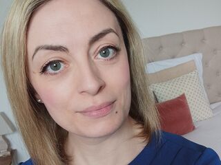 fingering camslut BiancaLuxe