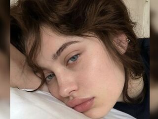 nude webcamgirl picture BrettOpher