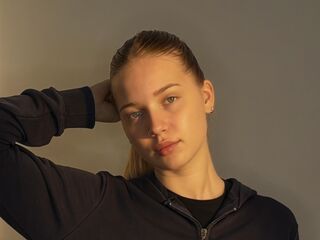 naughty camgirl masturbating CristalCinnamond