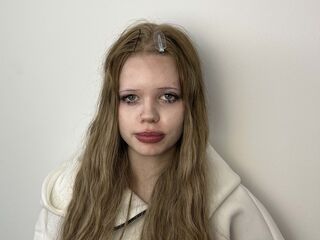 camgirl masturbating with sex toy DorindaHeyden