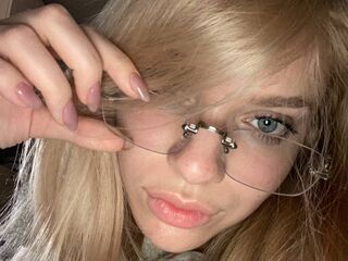 adultcam photo ElwynaCreason