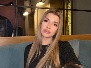 cam girl playing with sextoy EmmyRamsdell