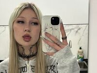 naked girl with webcam EmyYummi