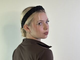 naked camgirl masturbating with dildo EvetteHilado