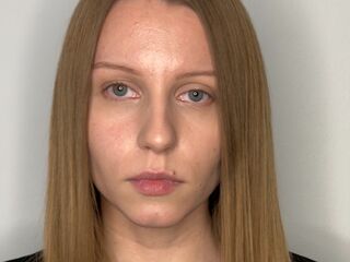 camgirl shaving pussy FawnTobin