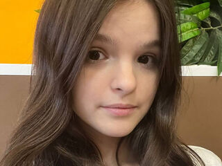 beautiful camgirl GiannaHarrison