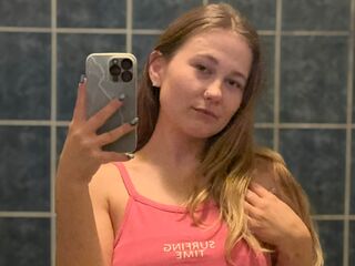 hot cam girl masturbating with vibrator GlossyMonica