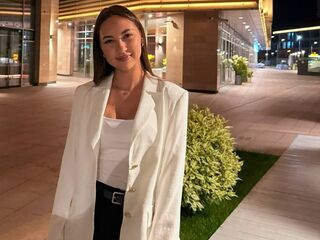 camgirl masturbating with dildo KaranAreas