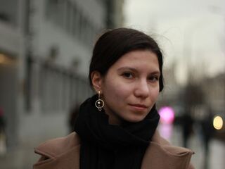 masturbating camgirl KiraReddel