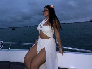 camgirl showing pussy LeilaCole
