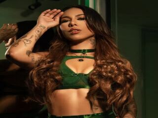 hot cam girl masturbating with vibrator LilyHarpers
