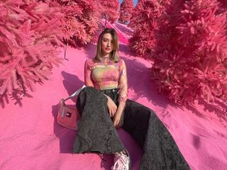 live cam girl photo LouveniaPranger