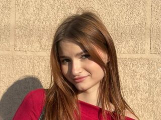 topless webcam girl MadelynWealer