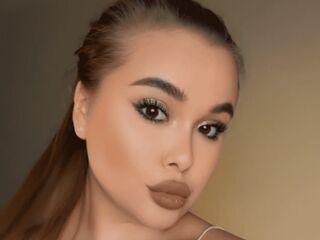 hot cam girl fingering shaved pussy MaeWilkins