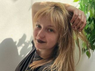 girl showing tits MarryMartins