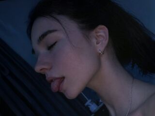cam strip tease MelbaStraub