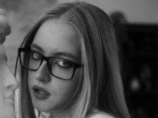 webcam babe chat room SheliaEdwards
