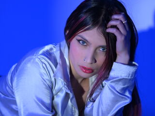 hot strip tease webcam TiffanySuarez